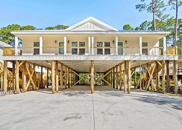Brand New Luxury Rental On Oleander Unit C