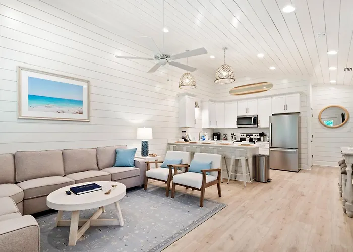 Brand New Luxury Rental On Oleander Unit C